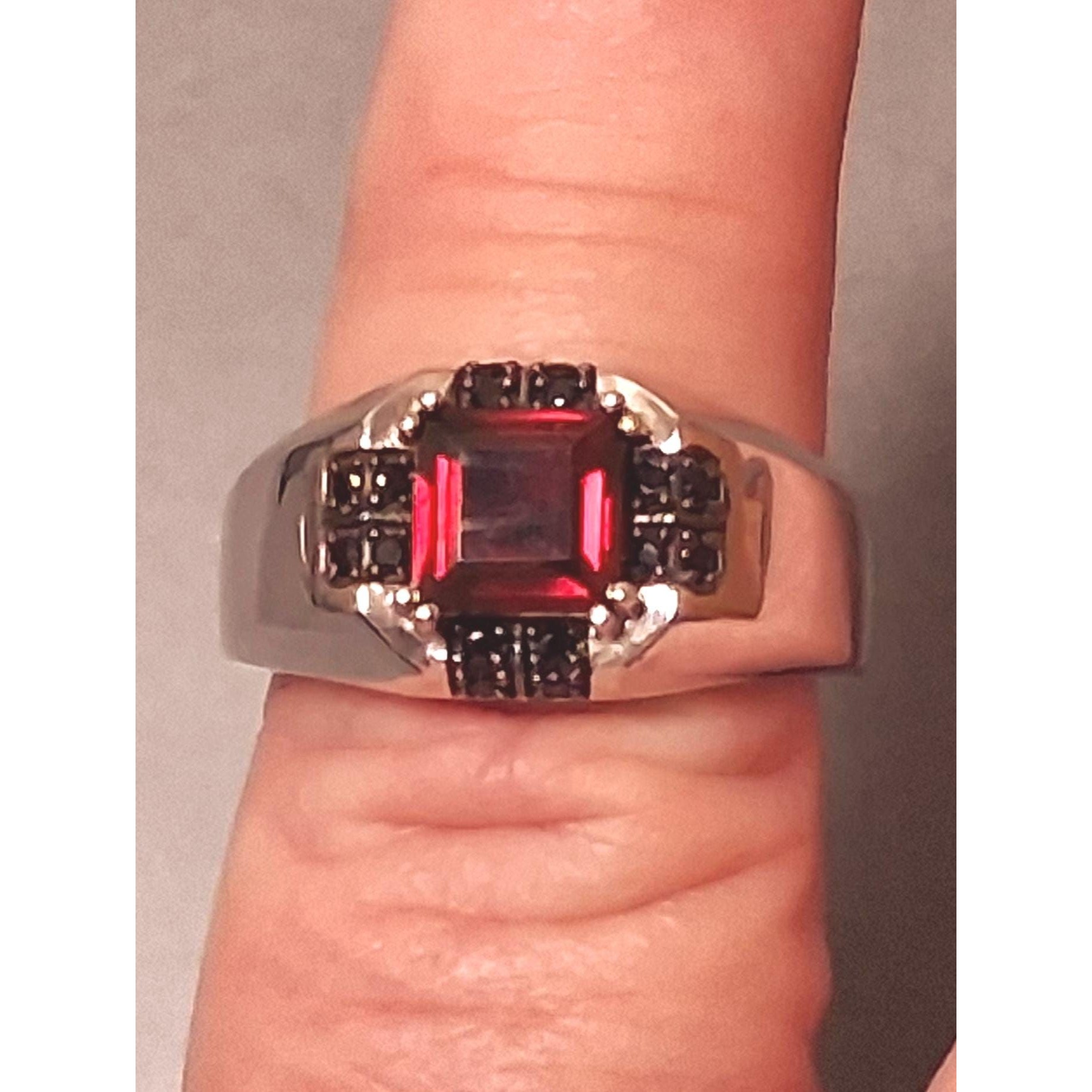 Vintage Sterling Red Gemstone Ring Sts Size 8.5